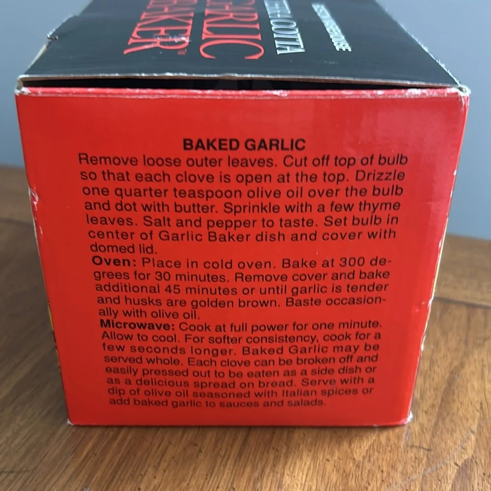Boston Warehouse Terra Cotta Garlic Baker NIB